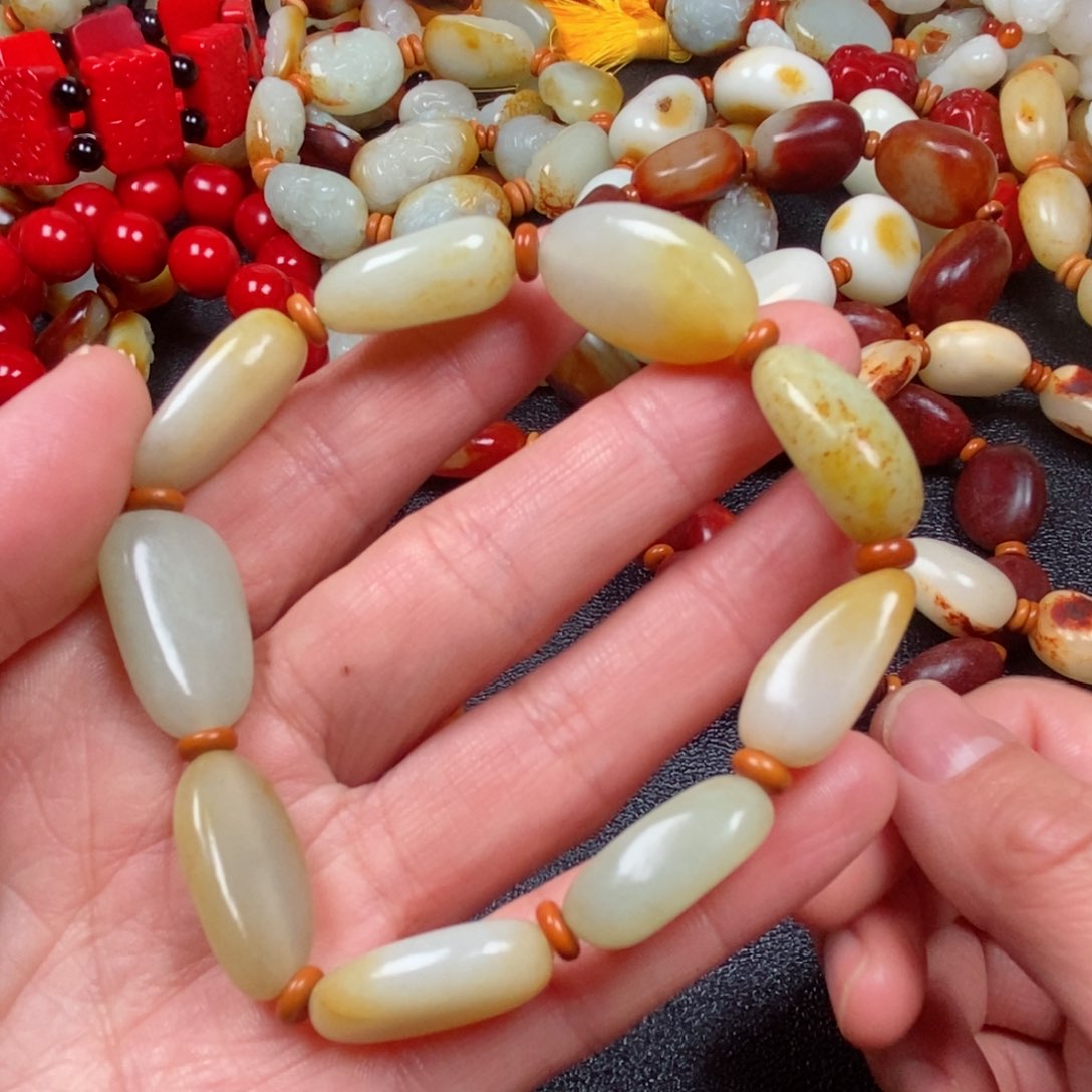 和田玉颈饰未镶嵌