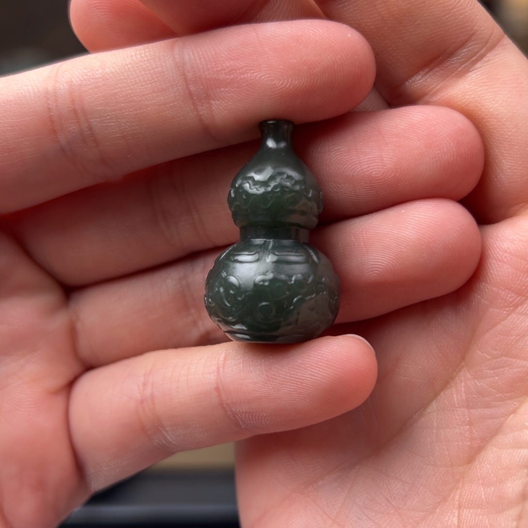 大***歌和田玉未镶嵌挂件