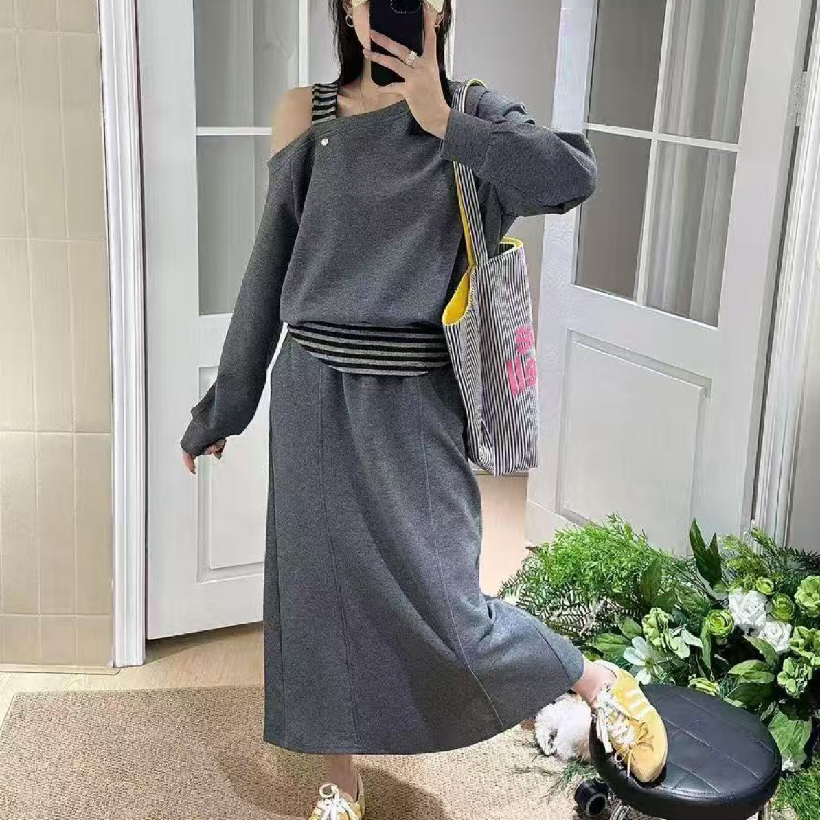 【小白姐姐】617秋冬条纹露肩假两件套装