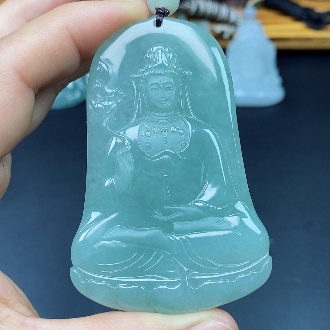 翡翠颈饰未镶嵌?****걸翡翠