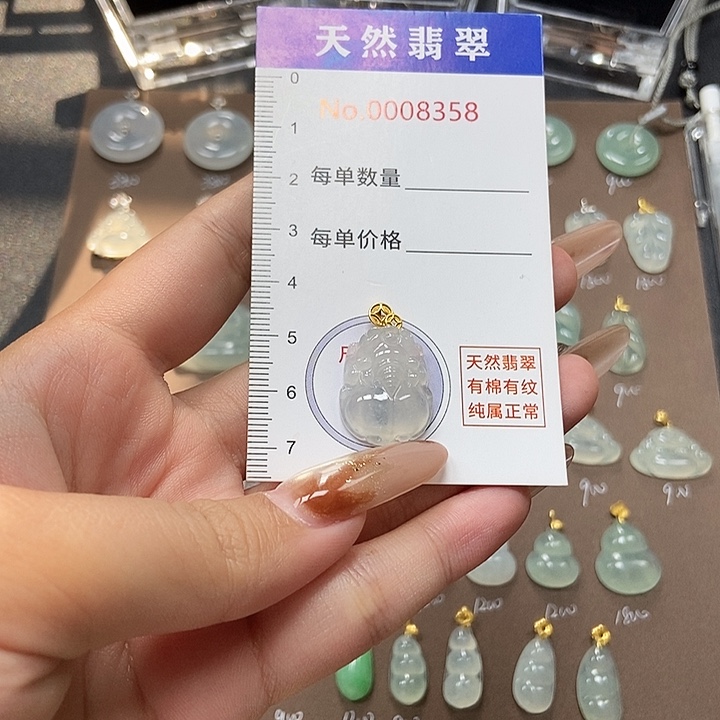 贝***妙翡翠18K金镶嵌颈饰天然缅甸a货翡翠