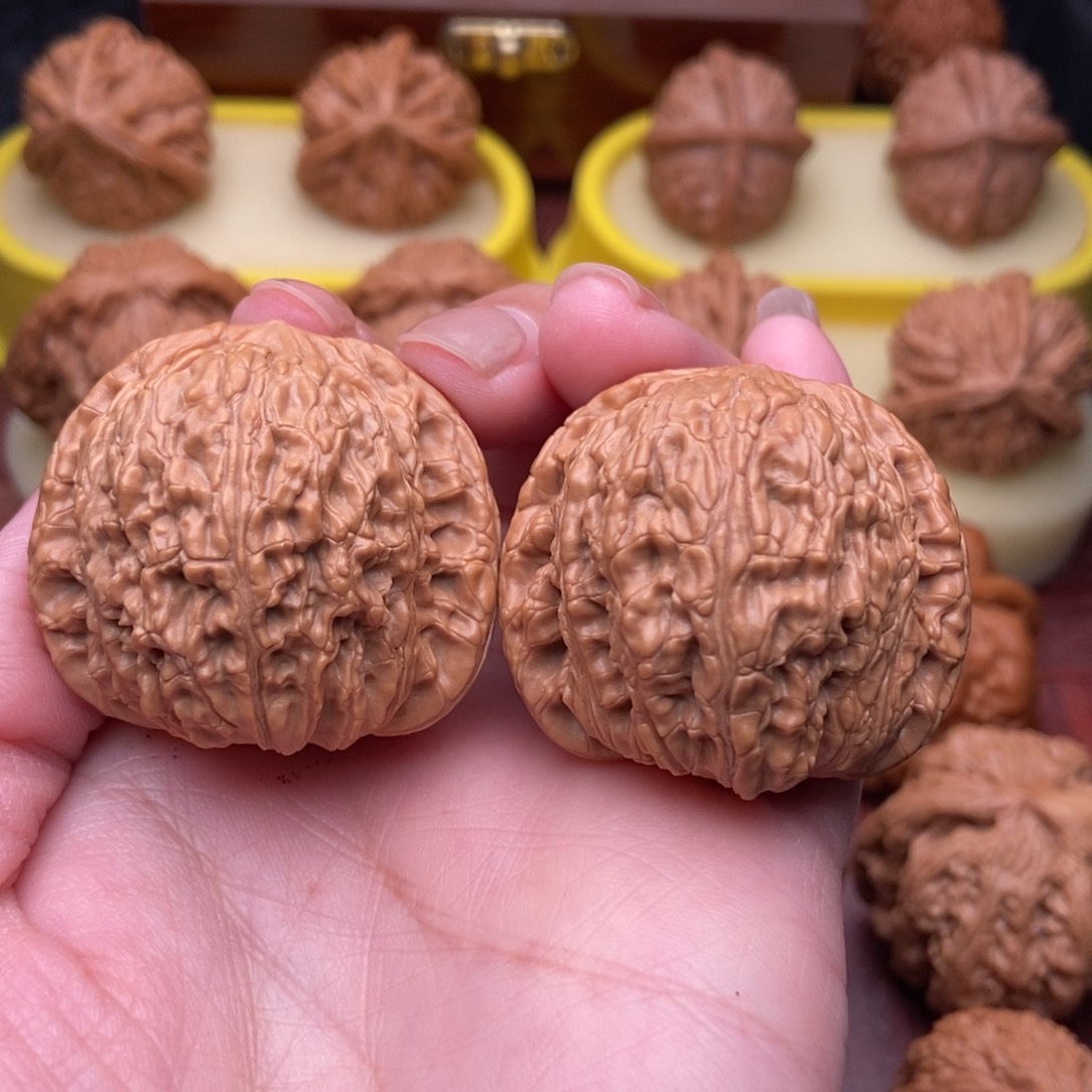 桃核把件绣球狮子头40