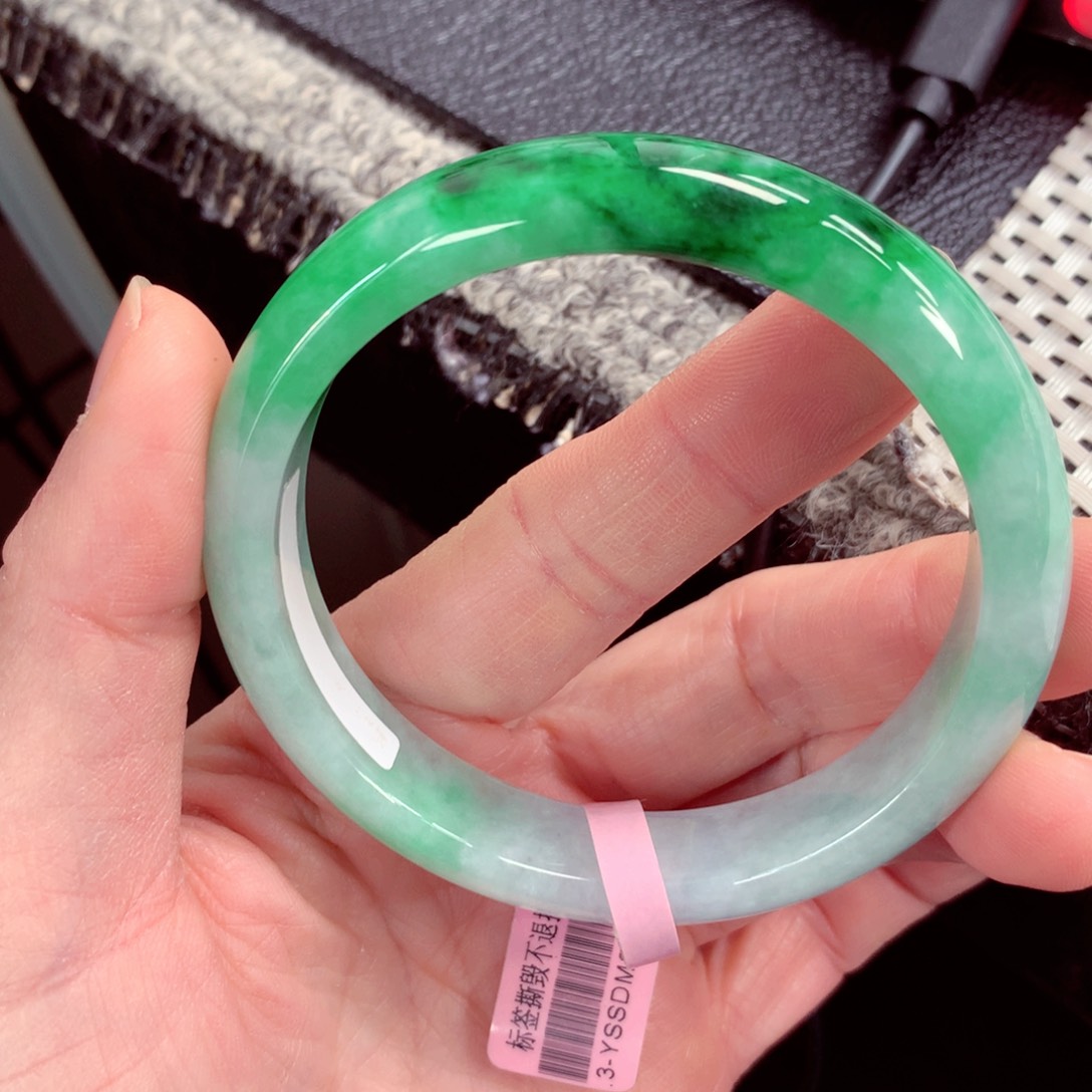 翡翠手镯未镶嵌缅甸