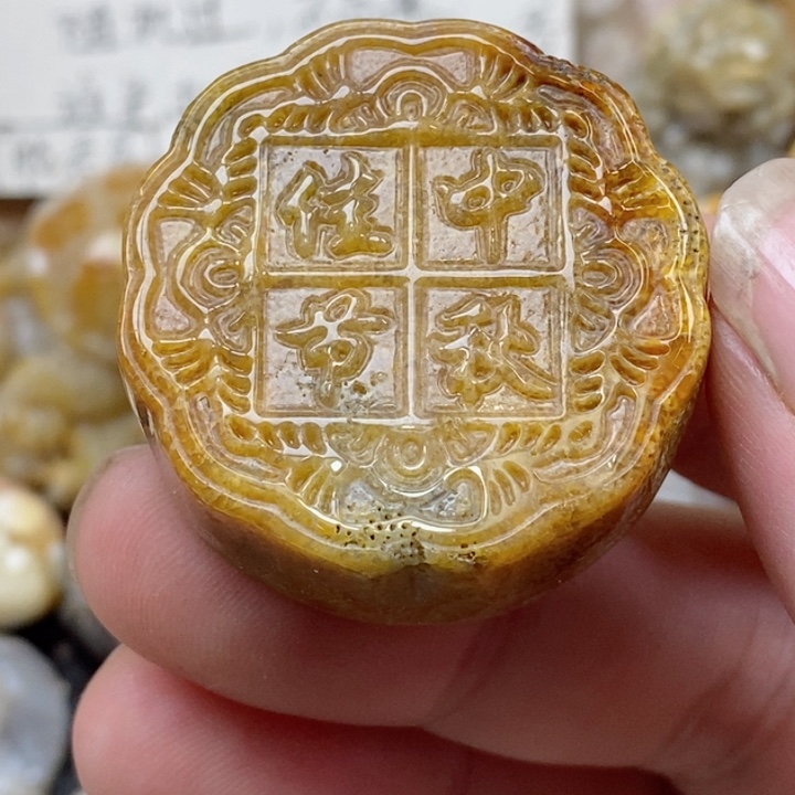 颈饰未镶嵌硅化珊瑚（珊瑚玉）没打孔 有瑕