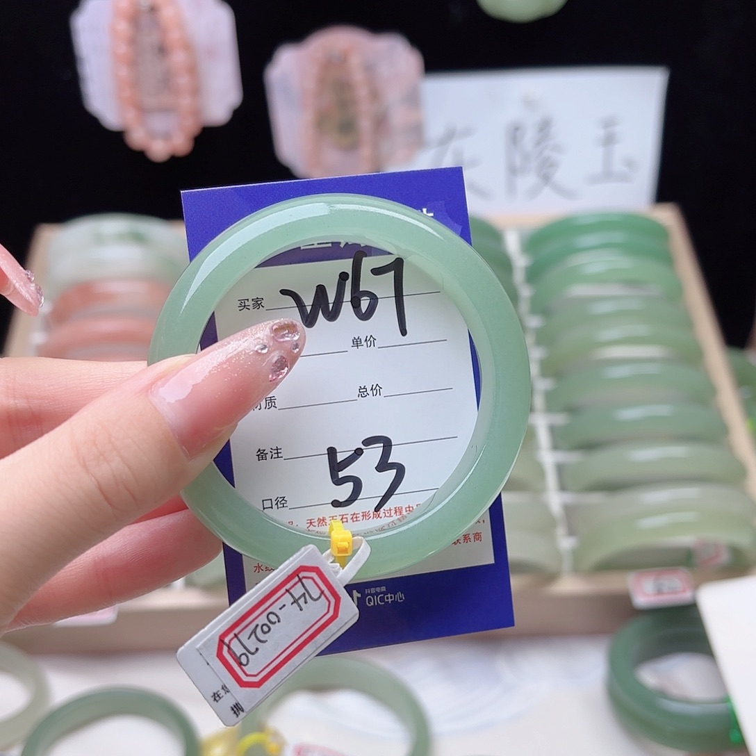 丹***石英质玉未镶嵌手镯