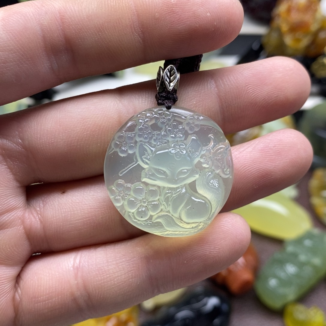 岫玉九尾狐吊坠未镶嵌