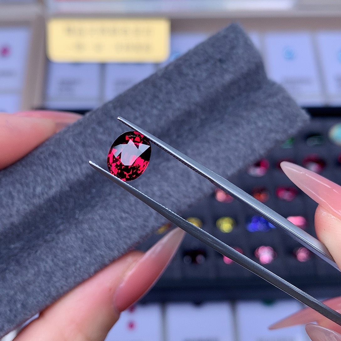 石榴石（紫牙乌）裸石未镶嵌2.63克拉