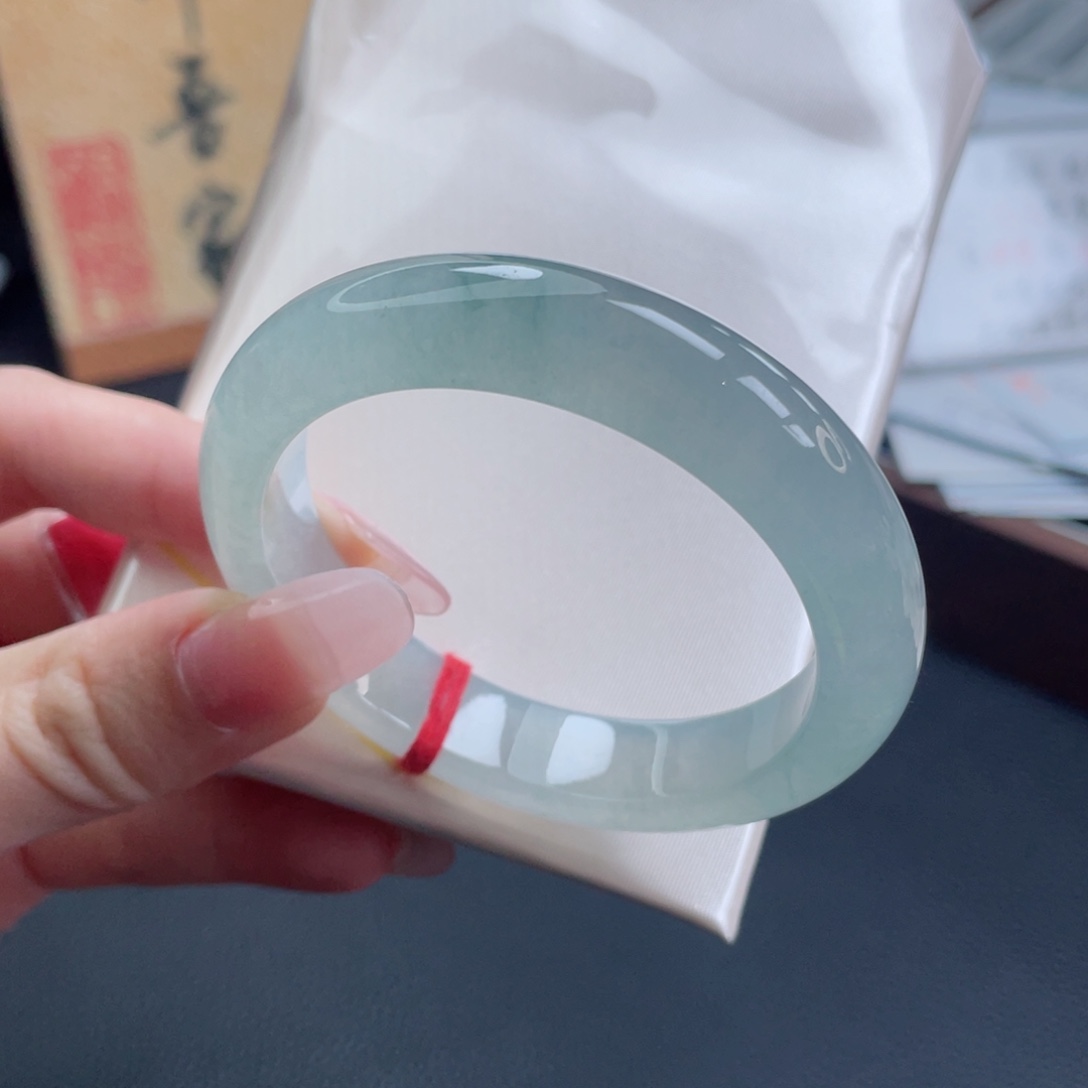 未镶嵌手镯翡翠52.4冰透湖水绿 湖光满色满相宜 显白5号