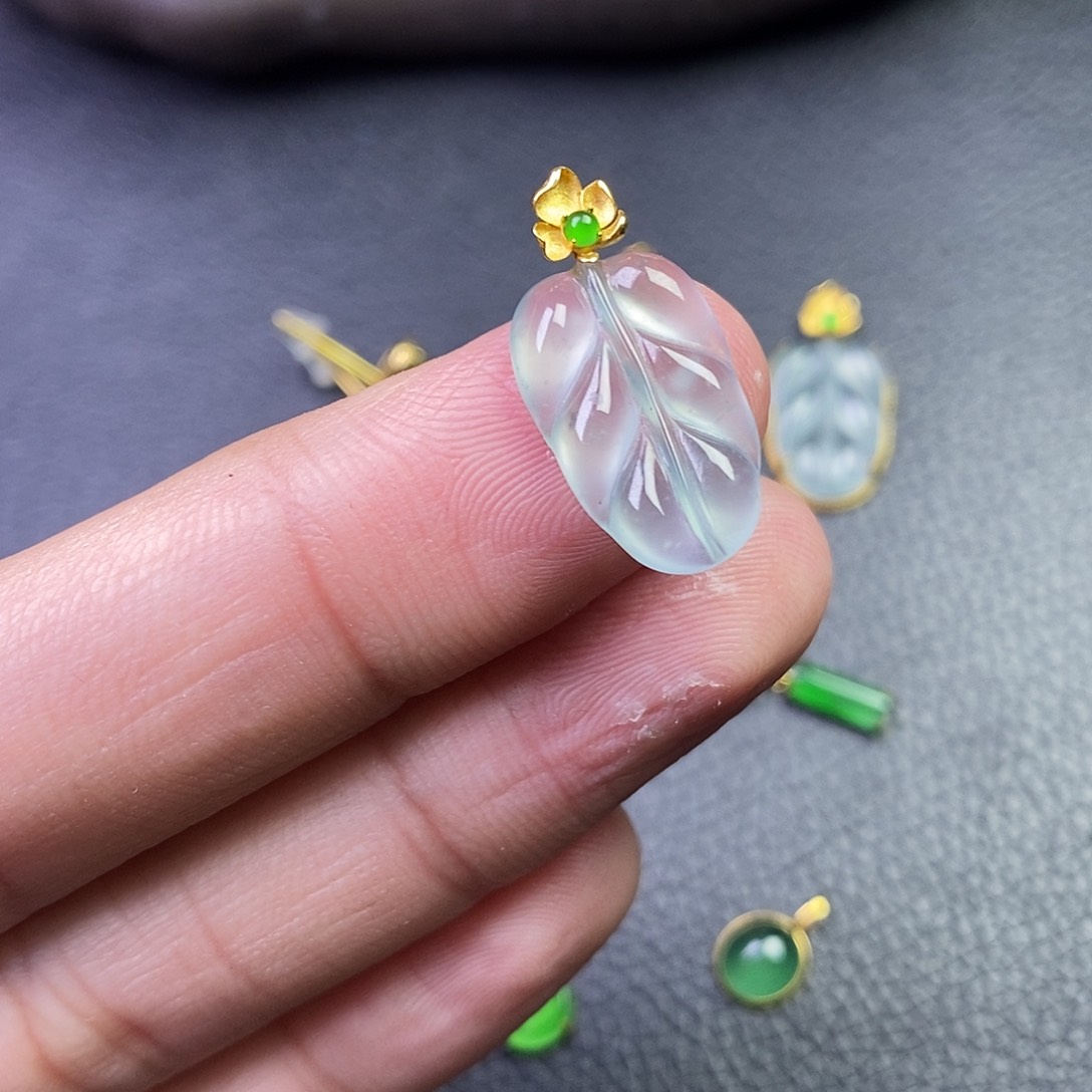 吊坠(不含链)18K金镶嵌翡翠