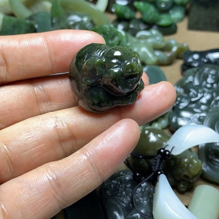 和田玉未镶嵌颈饰