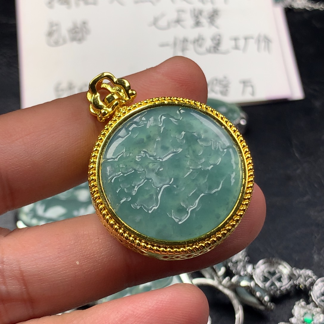 颈饰未镶嵌翡翠圆山水
