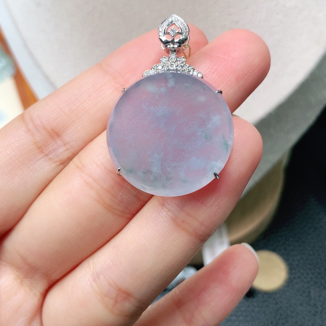 颈饰18K金镶嵌翡翠无事牌