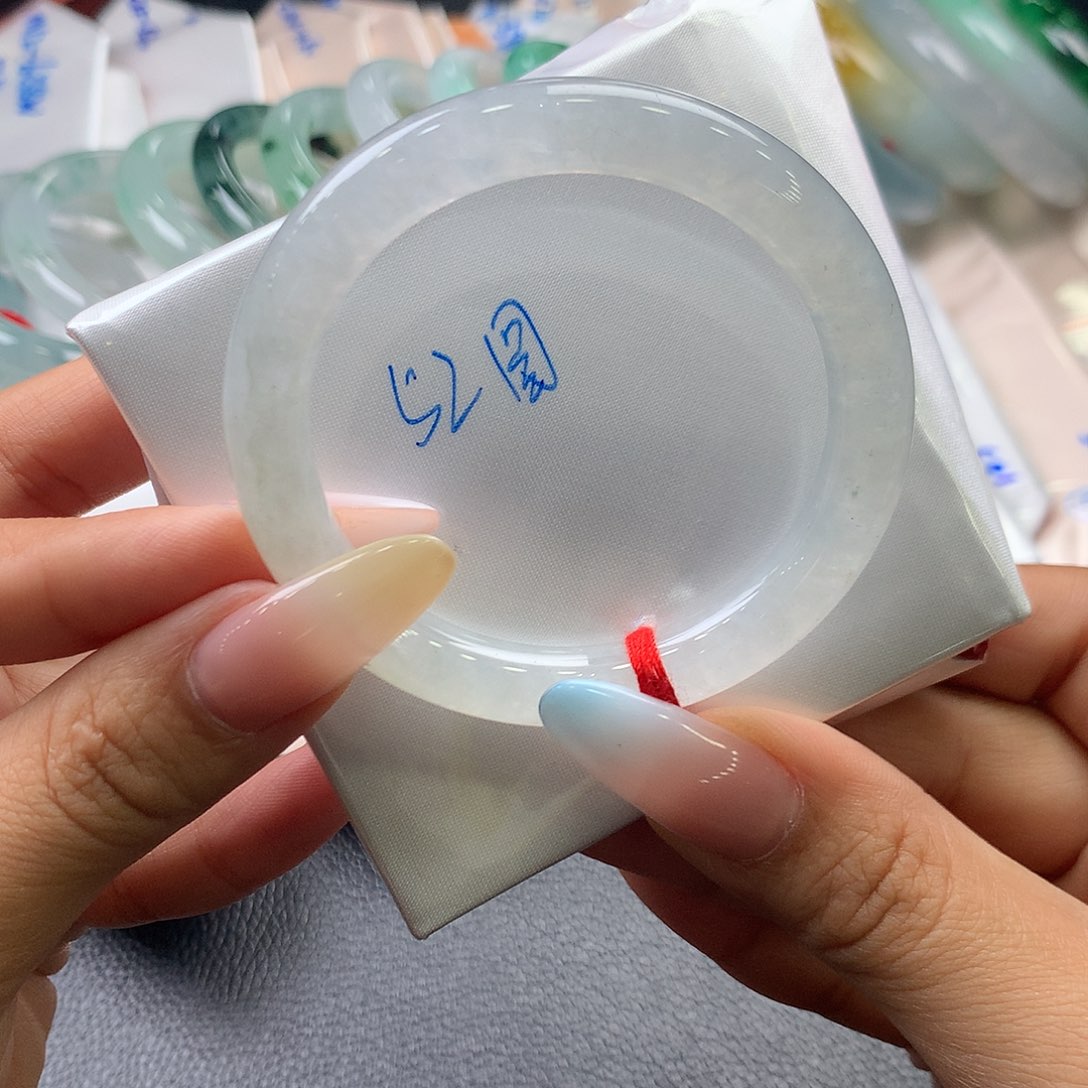 翡翠手镯（圆镯）未镶嵌32号 