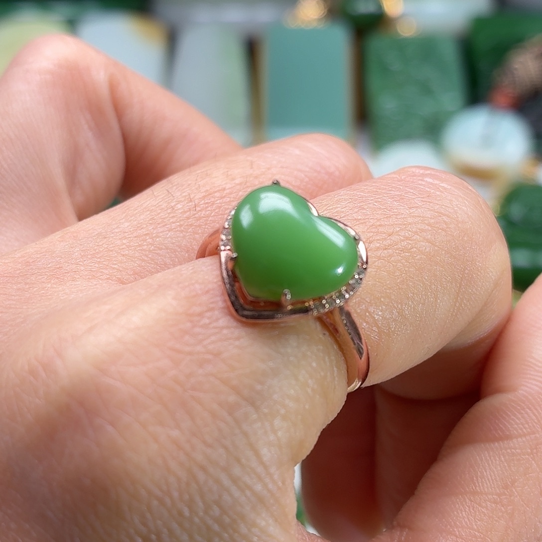 和田玉银S925镶嵌颈饰粉绿大漏