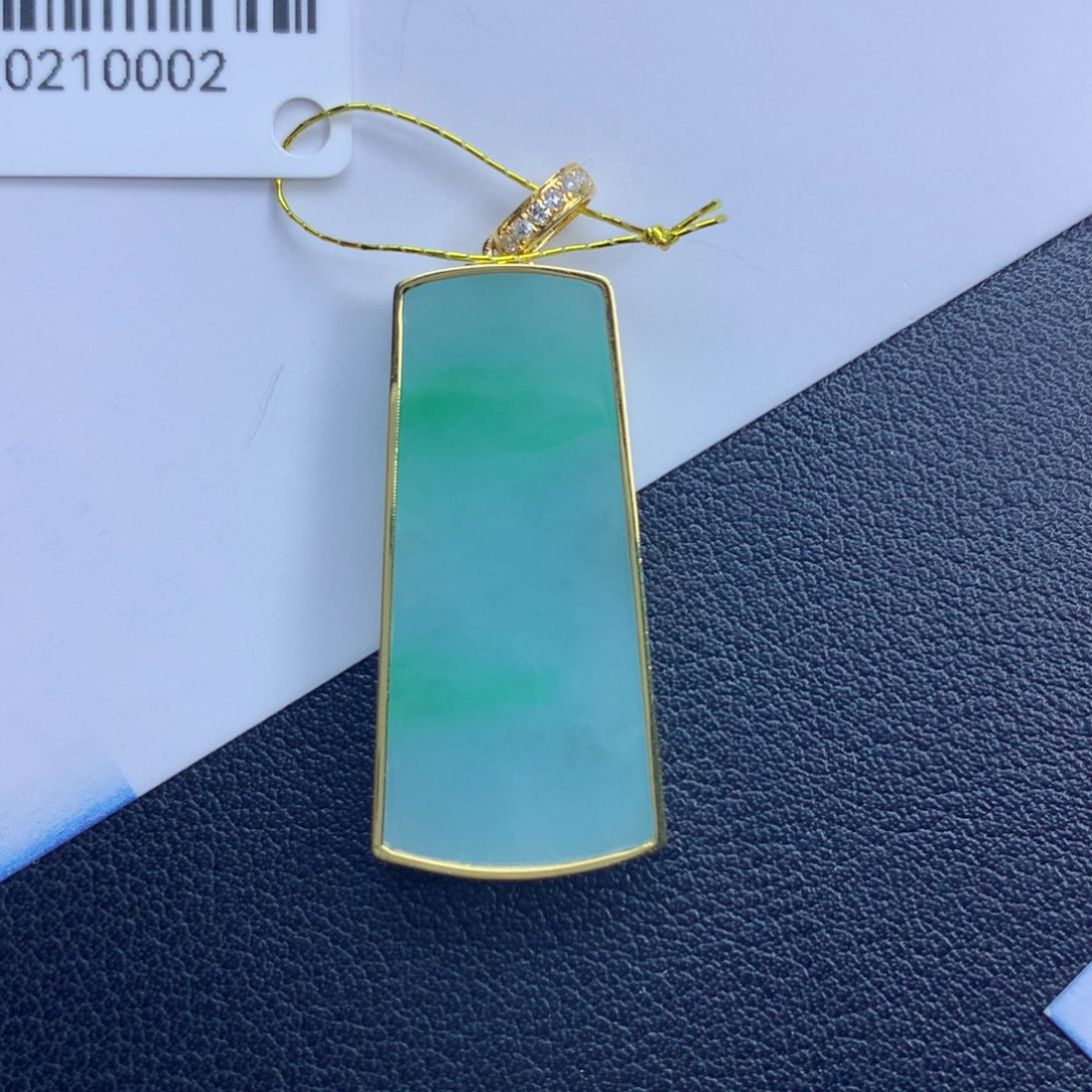 翡翠颈饰未镶嵌无事牌