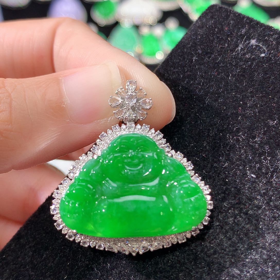 翡翠18K金镶嵌颈饰