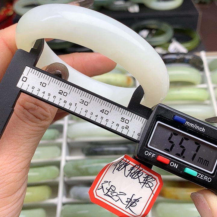 蛇纹石玉手镯未镶嵌648