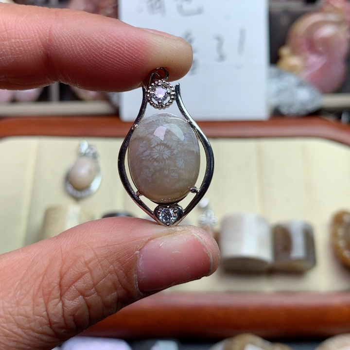 硅化珊瑚（珊瑚玉）颈饰未镶嵌