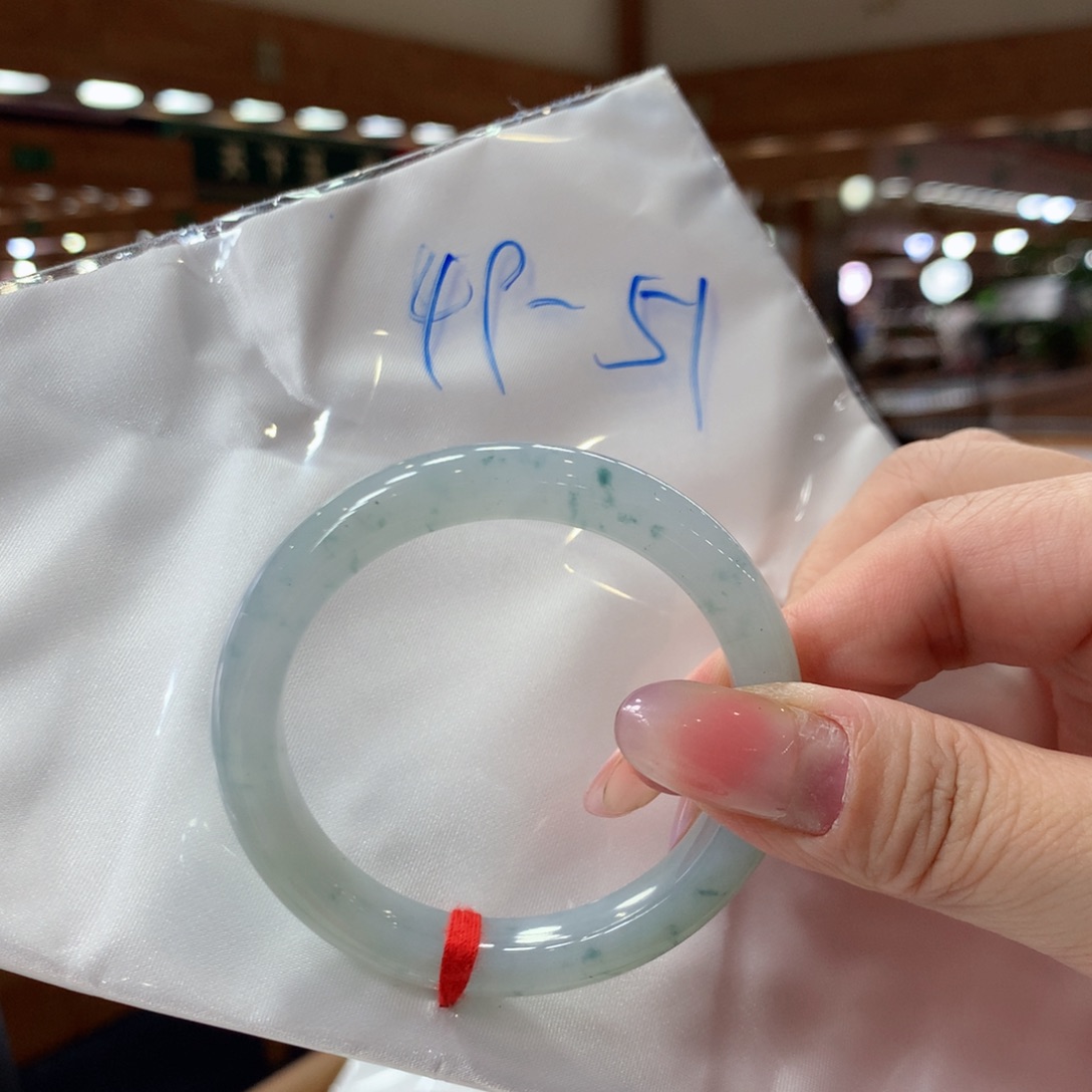 翡翠手镯未镶嵌翡翠