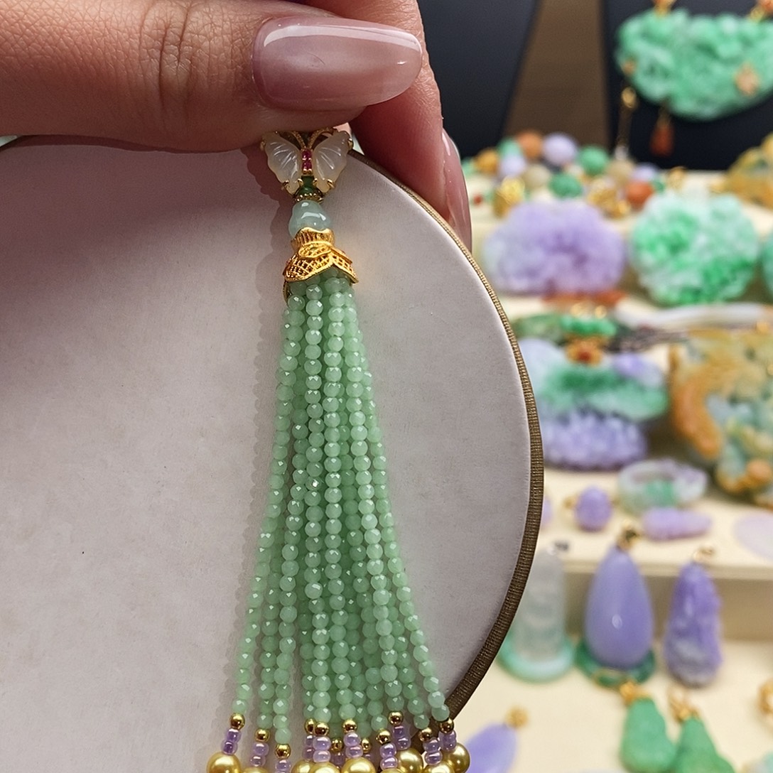 风***由翡翠未镶嵌挂件挂件