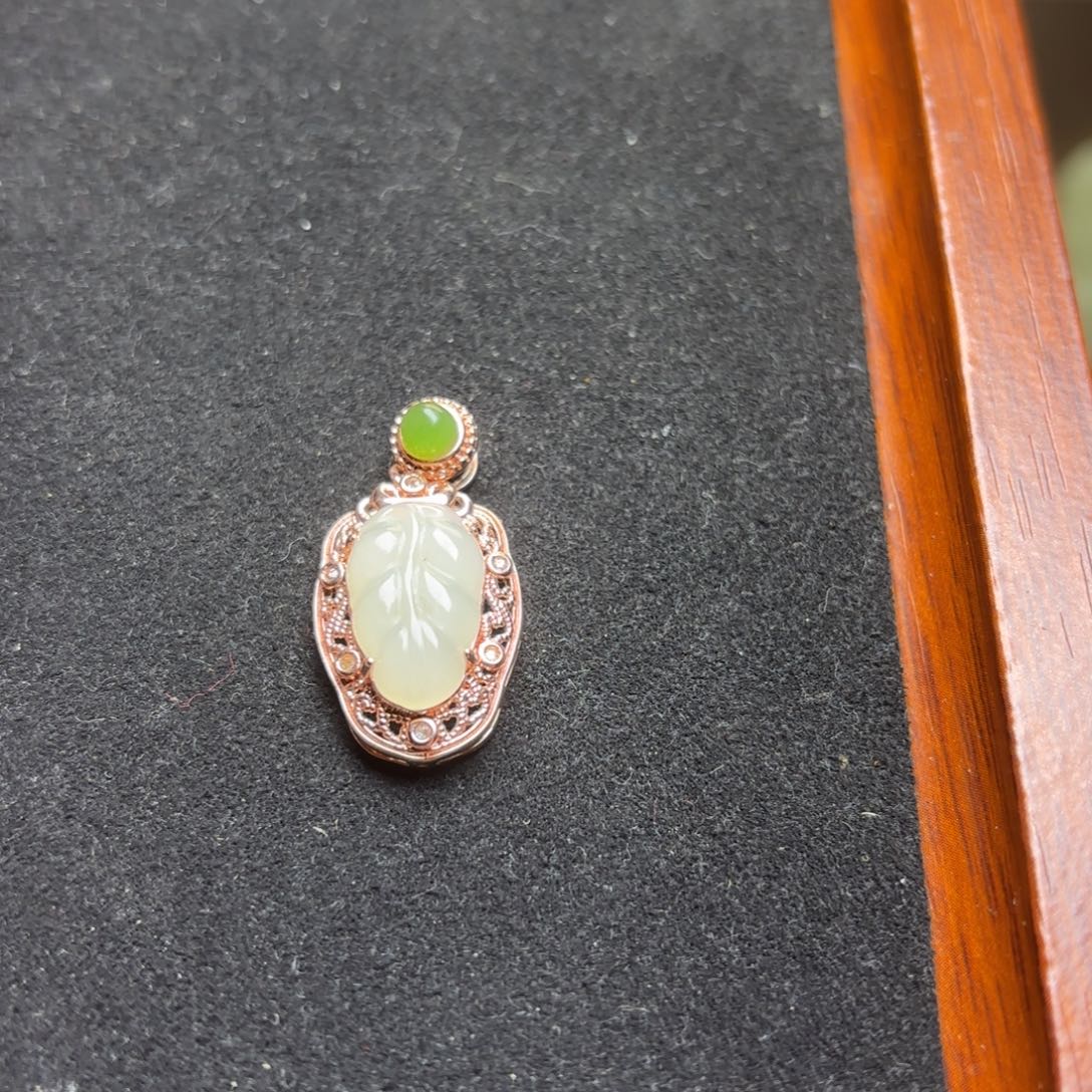 和田玉（糖玉）未镶嵌颈饰