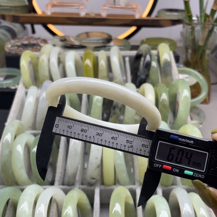 蛇纹石玉未镶嵌手镯115