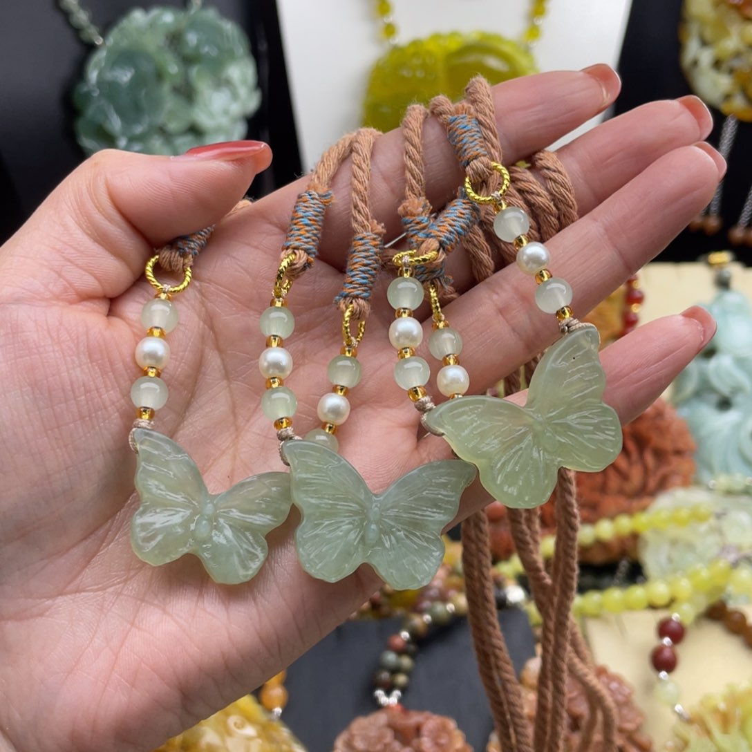 未镶嵌蛇纹石玉颈饰