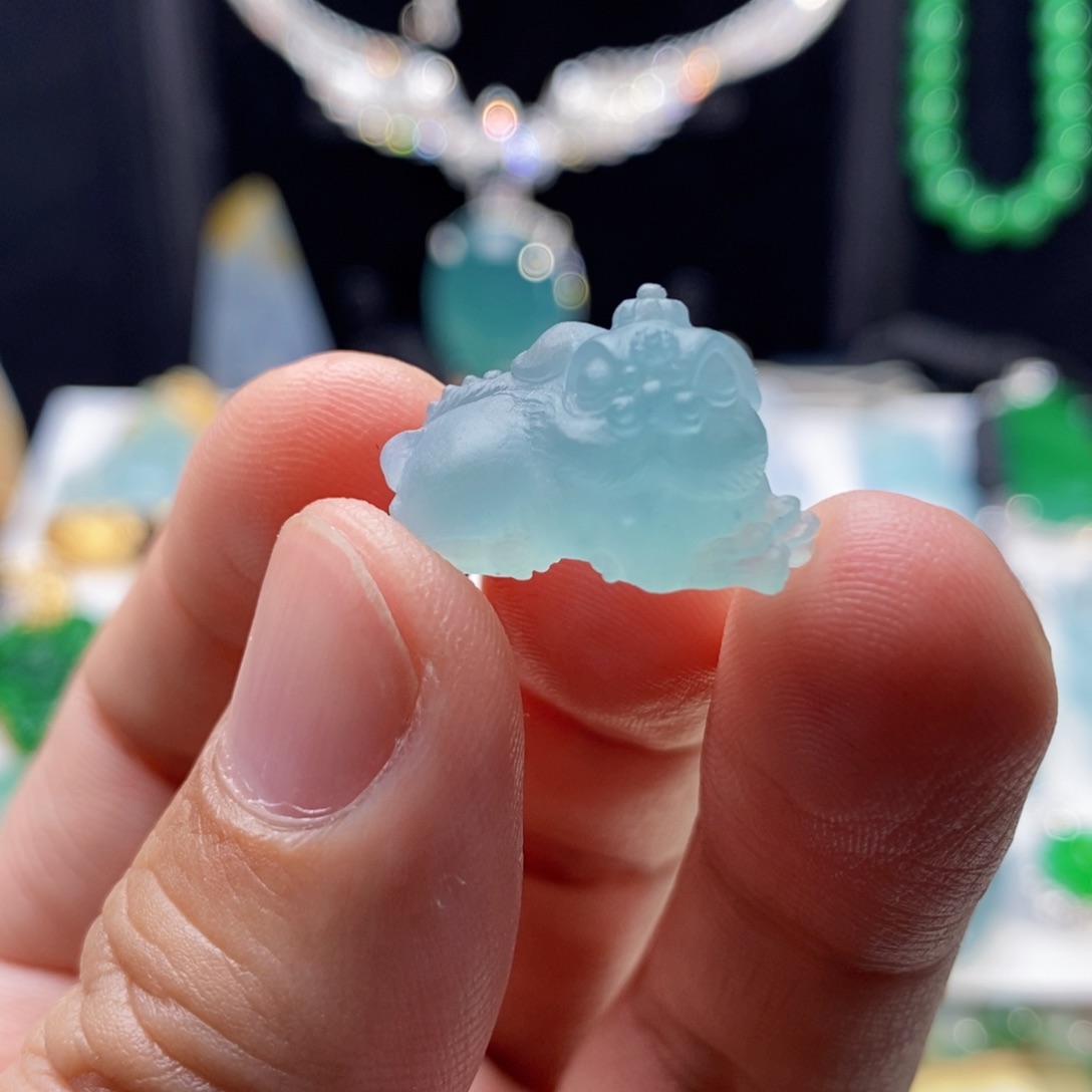 定制翡翠未镶嵌高冰天空蓝小狮子