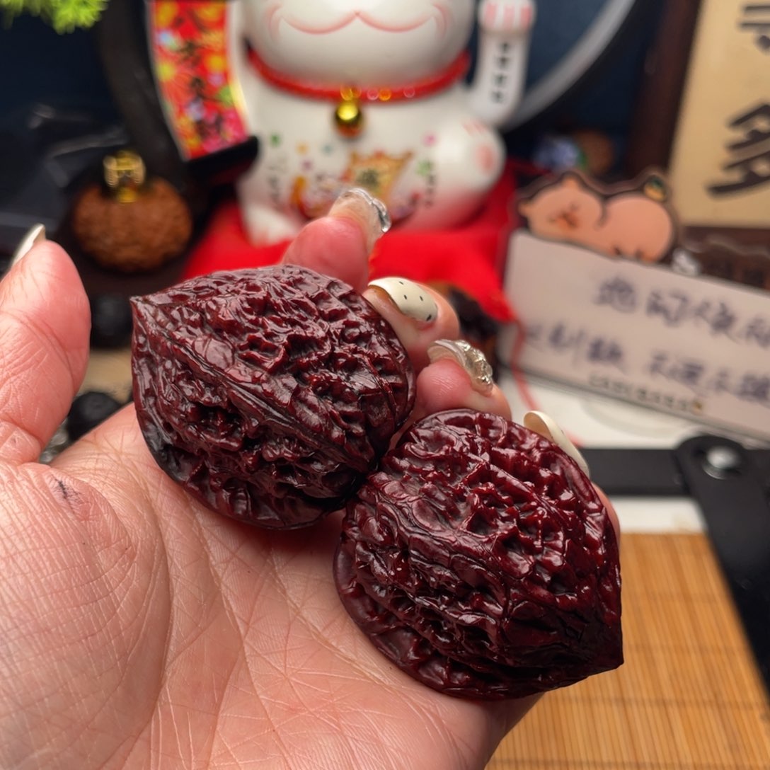 吊坠文玩核桃酒红