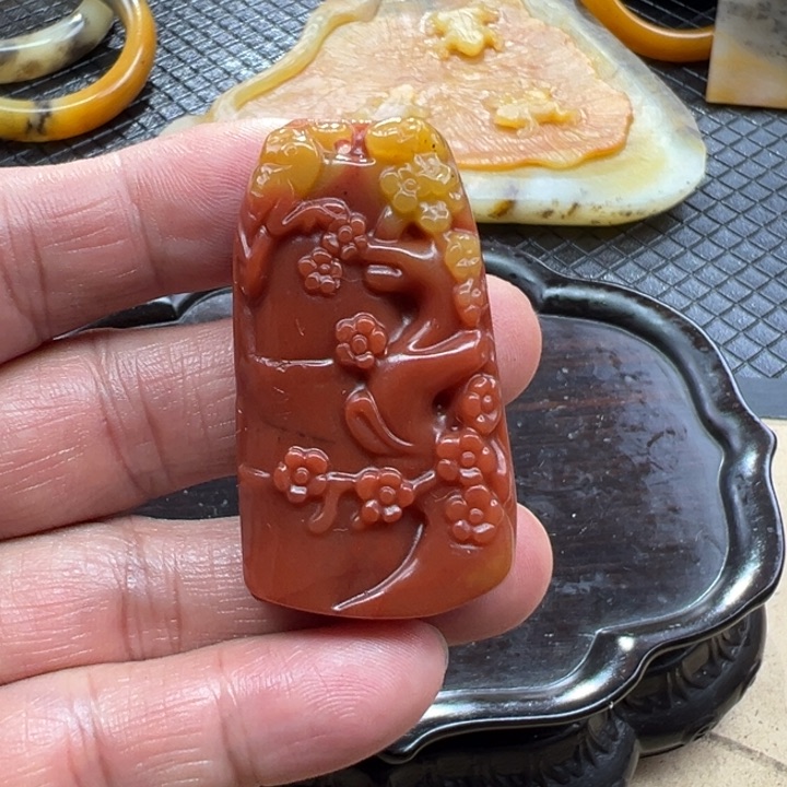 石英质玉（黄龙玉）颈饰未镶嵌