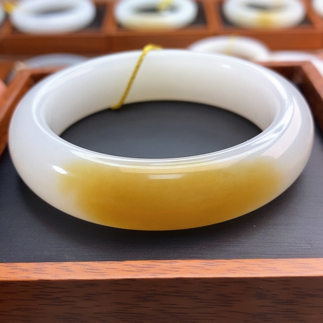 和田玉（糖玉）手镯未镶嵌