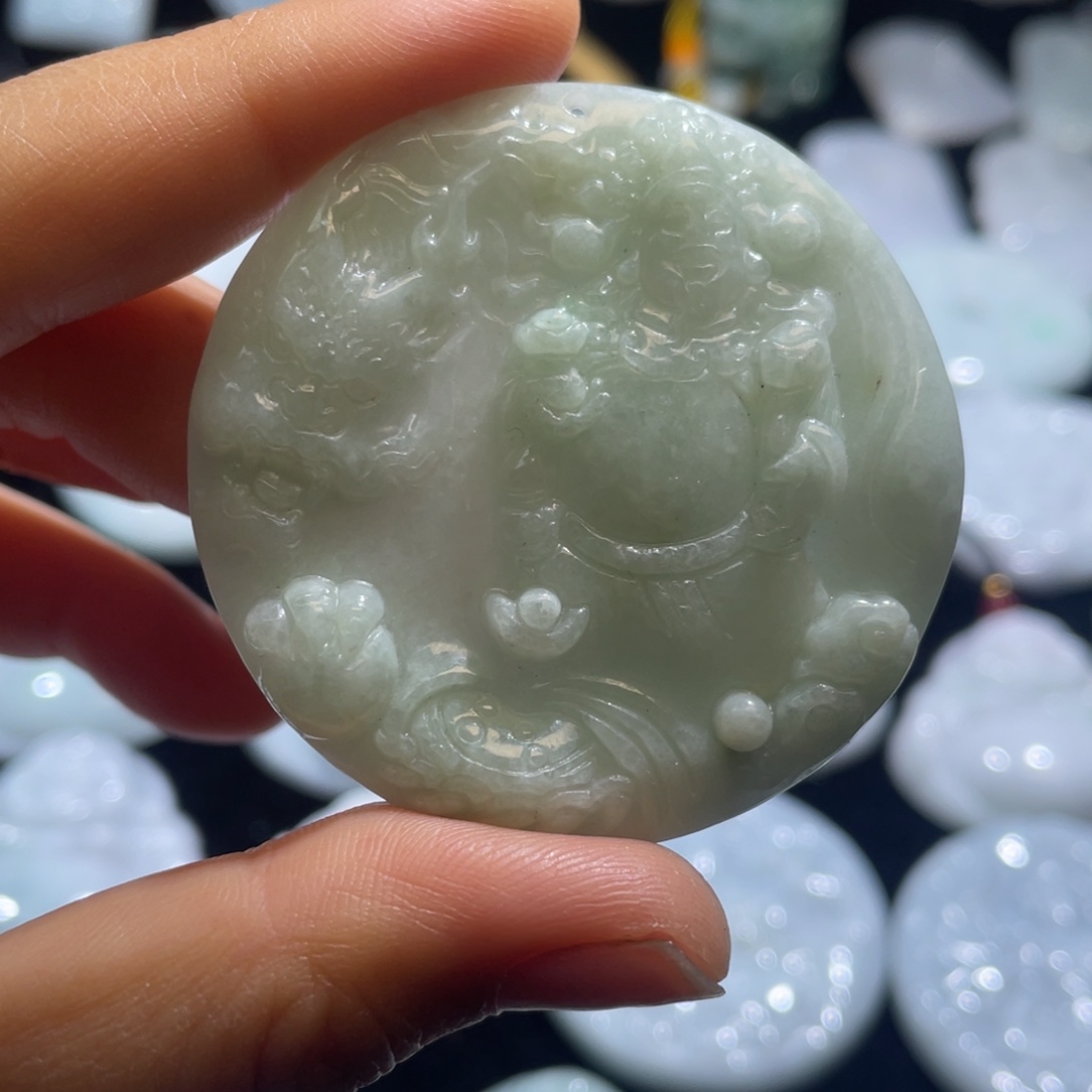 翡翠未镶嵌颈饰财神爷