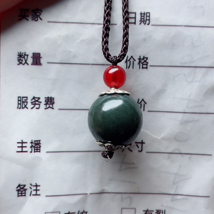 和田玉颈饰未镶嵌眞****?