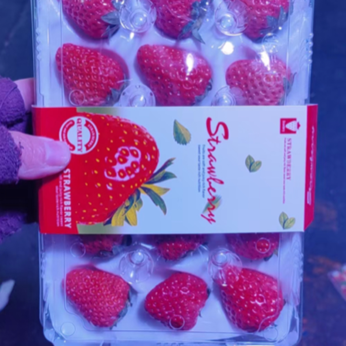 红颜草莓（口感好）2盒