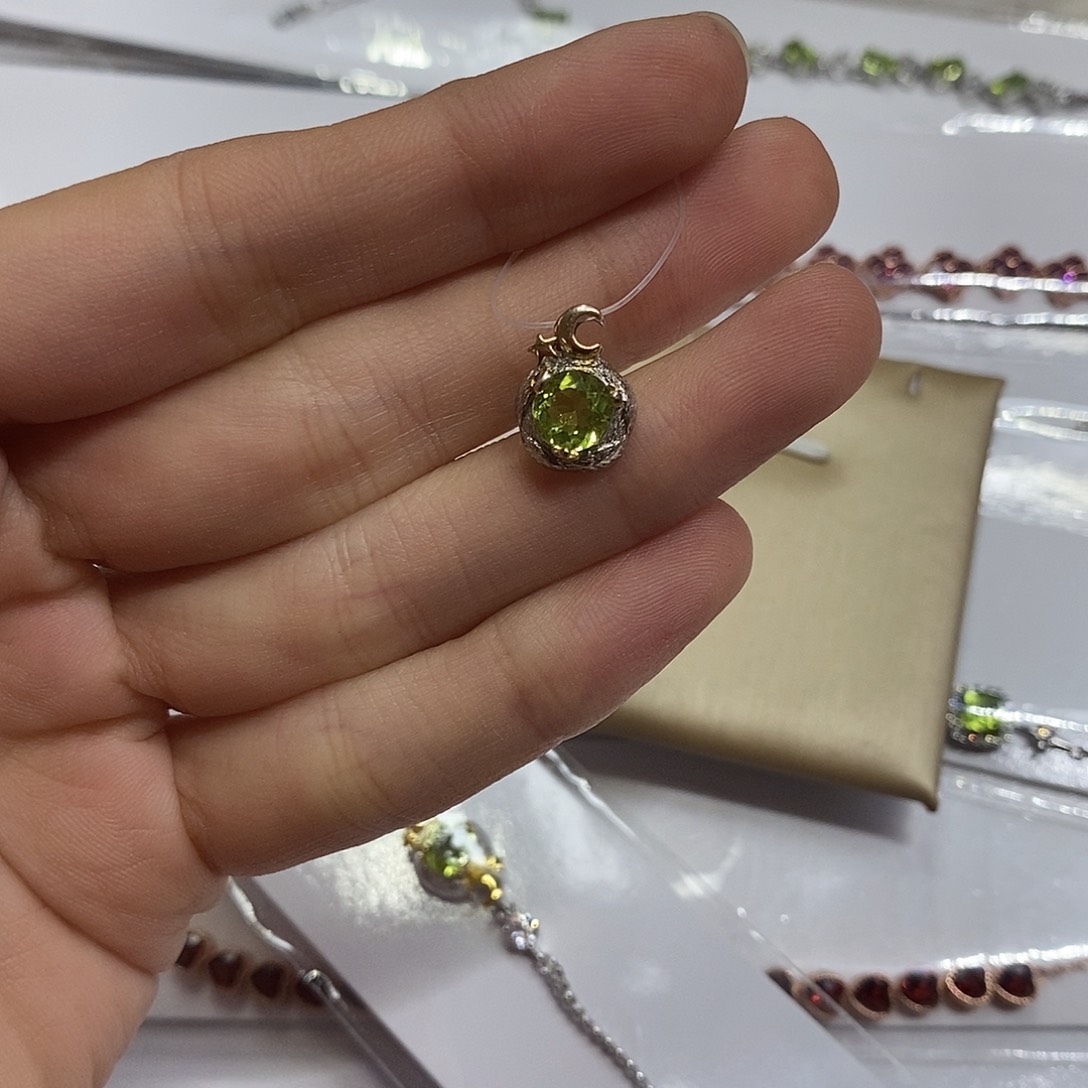 橄榄石吊坠(不含链)银S925镶嵌（需要证书备注）