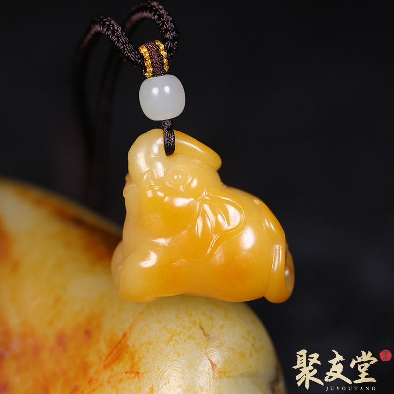 聚友堂王伟玉雕15.6克新疆和田玉籽料黄沁大象玉象玉吊坠挂件