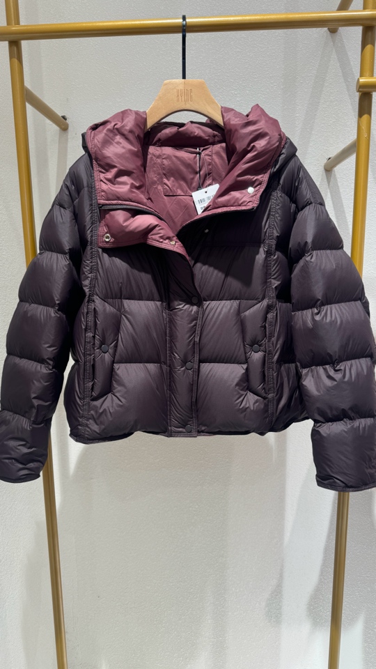 阿兰精选品牌帽款休闲大气简约短款外套