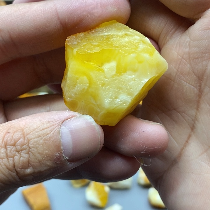 定制琥珀饱*蜜蜡原石