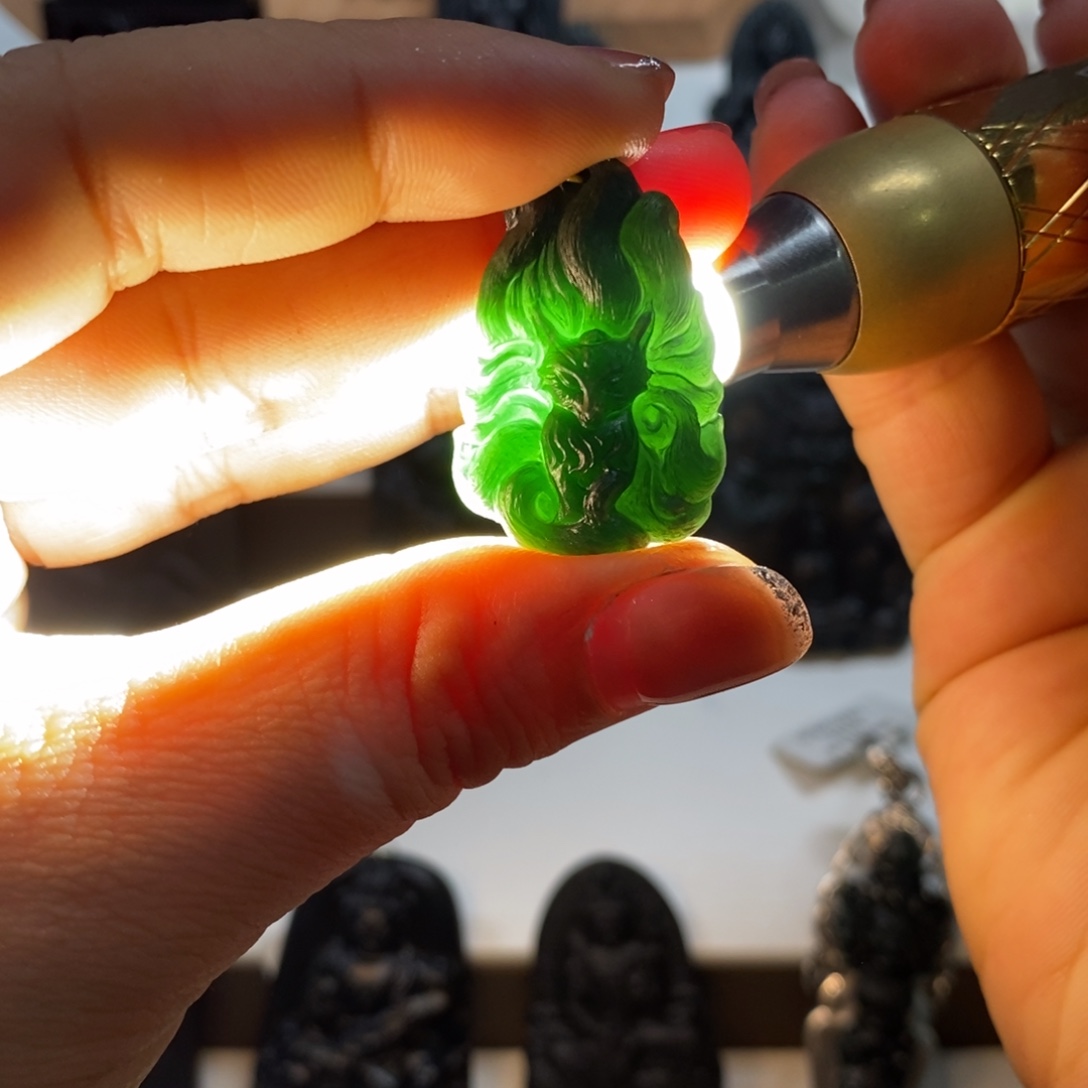 定制翡翠未镶嵌九尾狐吊坠天然a货墨翠