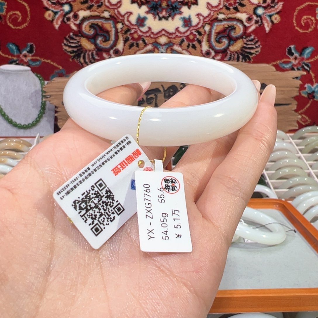 未镶嵌手镯和田玉优雅羊脂白玉手镯 经典正圈细腻高白