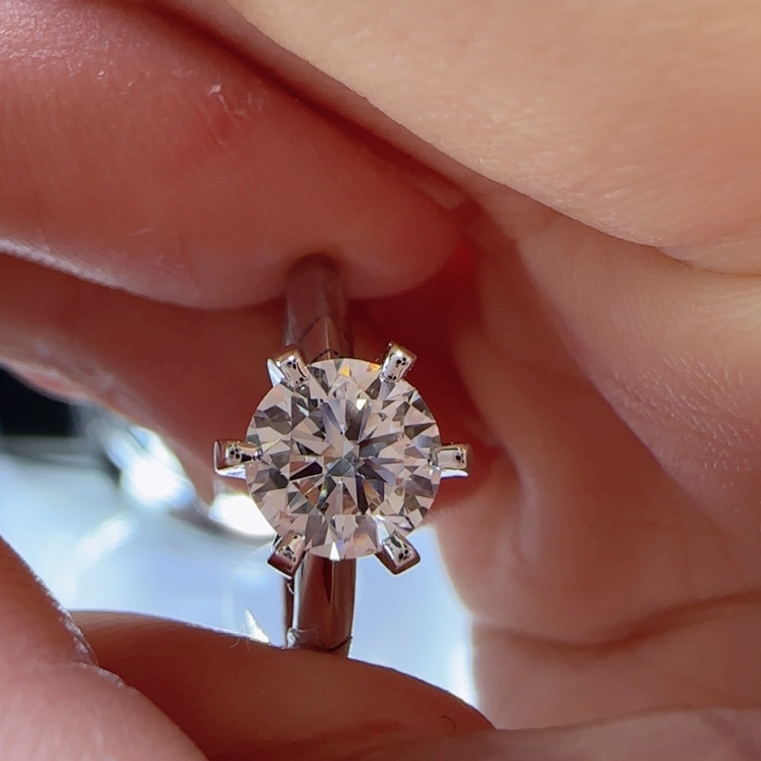 实验室培育钻石铂Pt950镶嵌T 6爪14号1卡