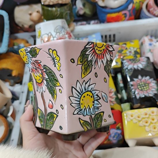 当场拍满15元发货不凑不发，花盆盆口不方不圆有针孔黑点是正常的，