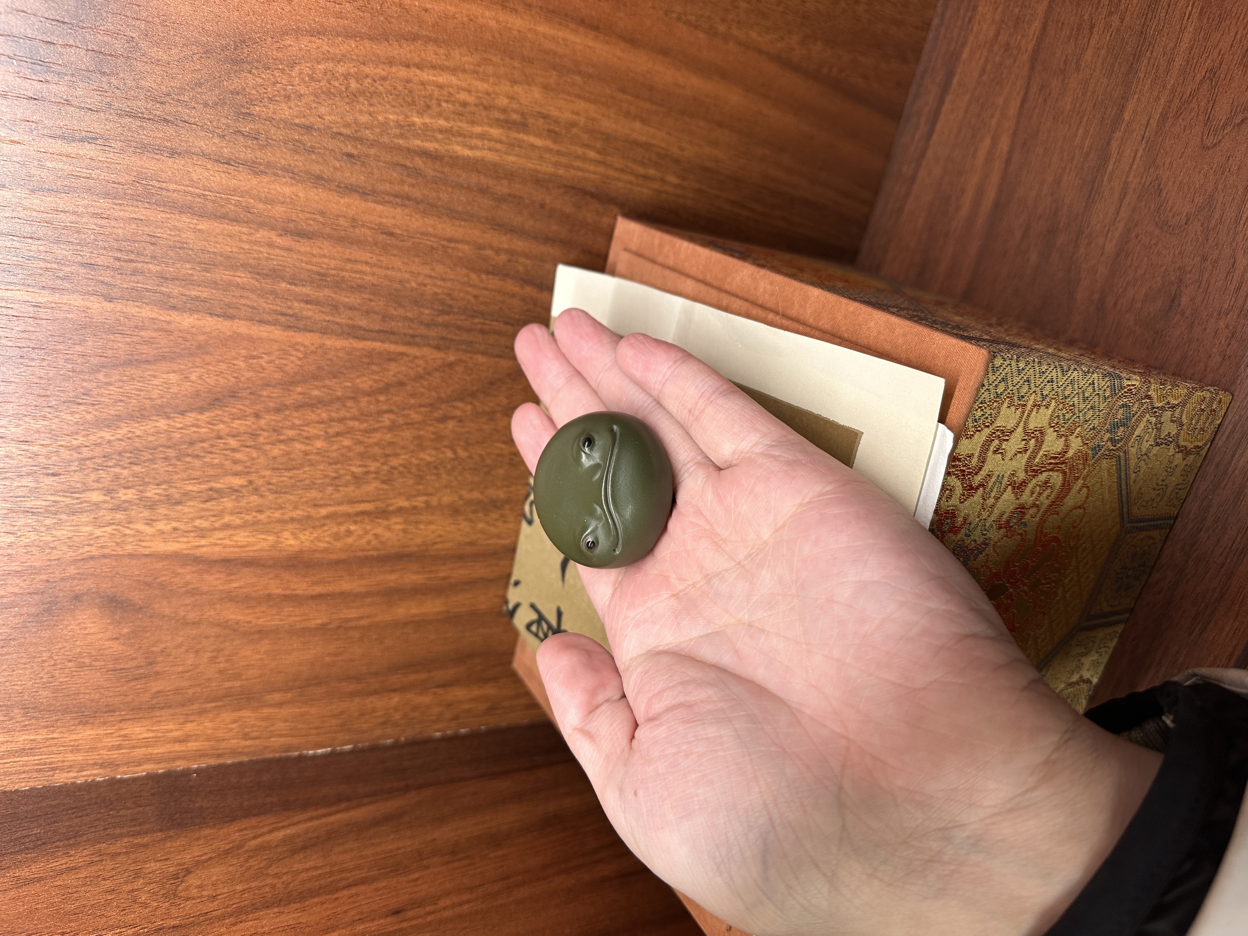 宜兴紫砂绿泥三足金蟾脸手把可养精制禅意长4宽4高2