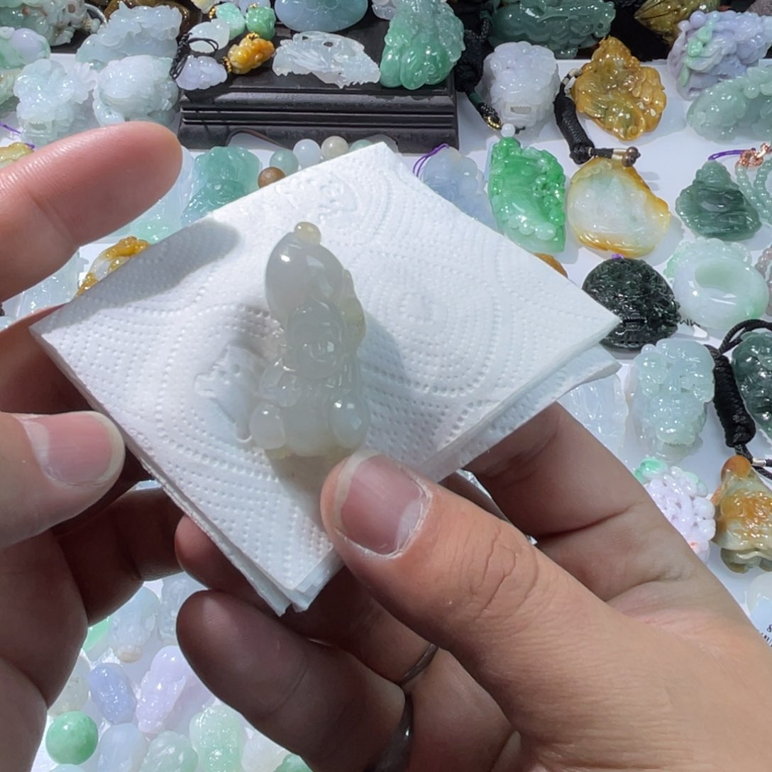 翡翠颈饰未镶嵌天然