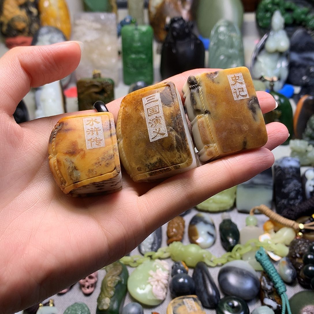 和田玉未镶嵌颈饰行*