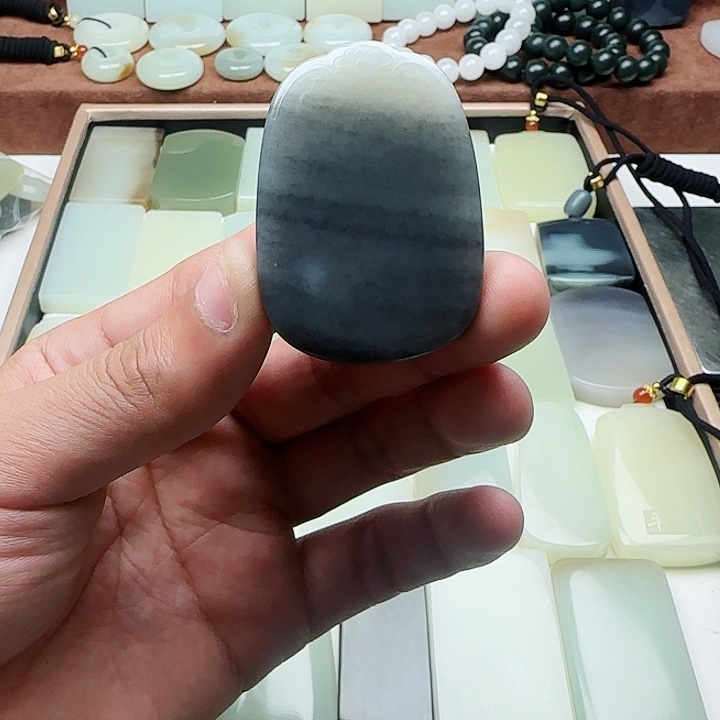 雄***和田玉未镶嵌颈饰