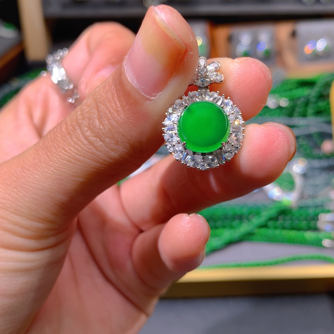 翡翠手链未镶嵌天然翡翠