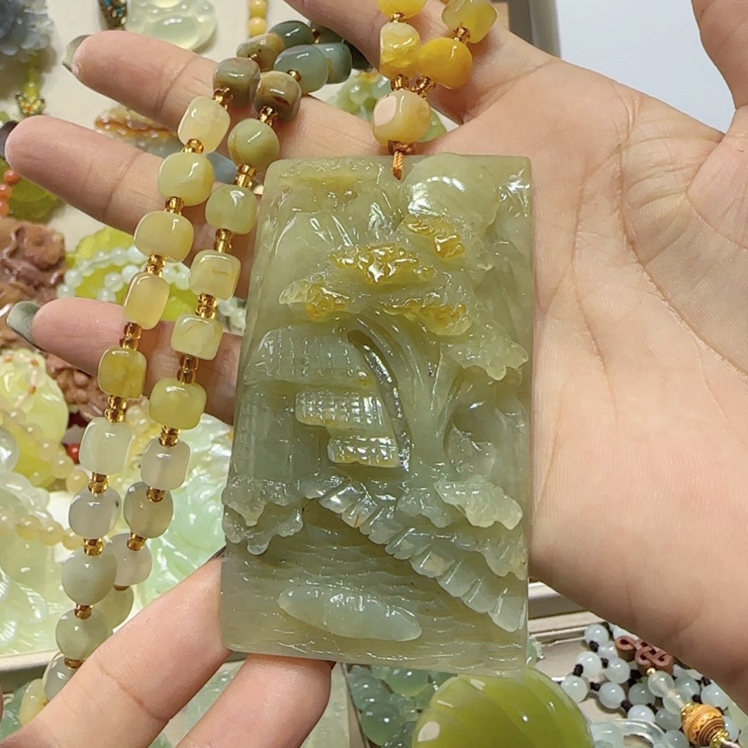 未镶嵌蛇纹石玉吊坠