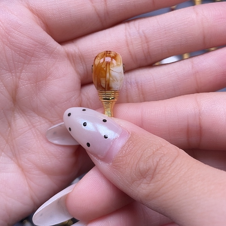 琥珀未镶嵌裸石8.5mm