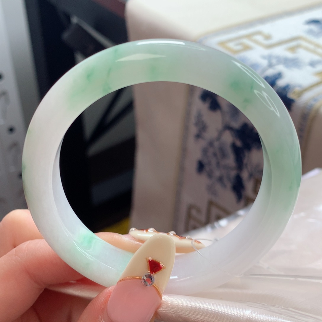 翡翠手镯未镶嵌55白底青